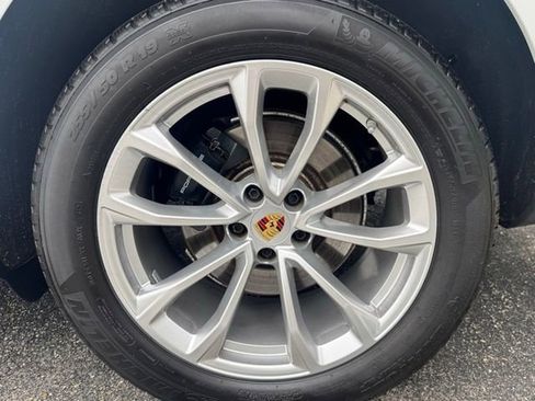 Used 2025 Porsche Macan AWD/4WD image 40