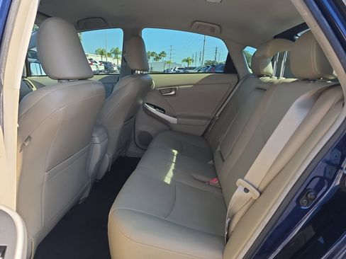 Used 2015 Toyota Prius Five FWD image 13
