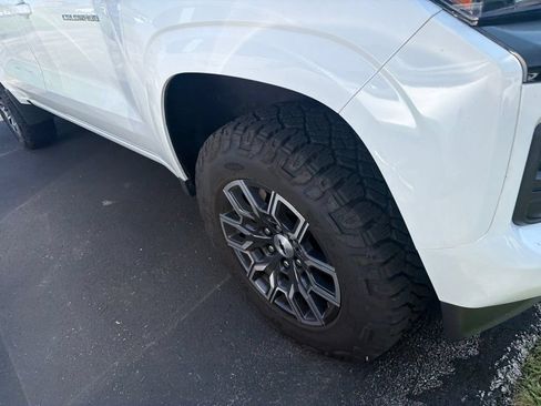 Used 2024 Chevrolet Colorado Z71 w/ Z71 Convenience Package 2 AWD/4WD image 2
