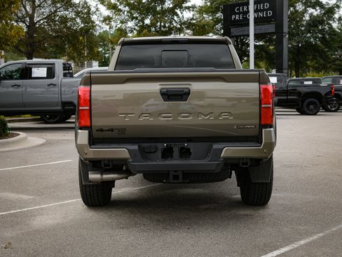 Used 2024 Toyota Tacoma TRD Off-Road image 9