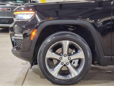 Used 2023 Jeep Grand Cherokee Limited AWD/4WD image 5