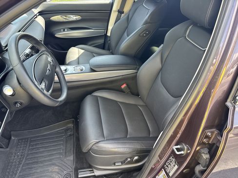 Used 2023 Genesis GV70 2.5T w/ Select Package AWD/4WD image 9
