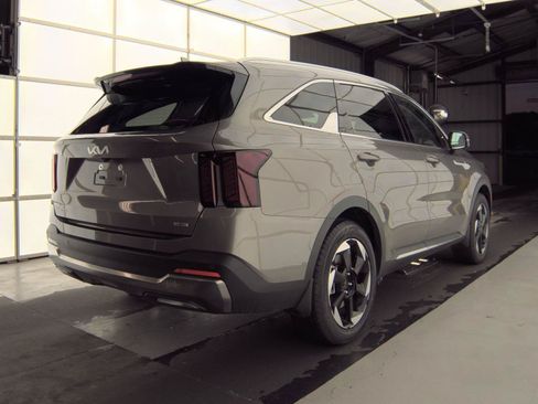 Used 2026 Kia Sorento EX w/ EX Premium Package FWD image 6