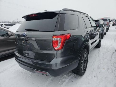 Used 2017 Ford Explorer XLT w/ Equipment Group 202A AWD/4WD image 4
