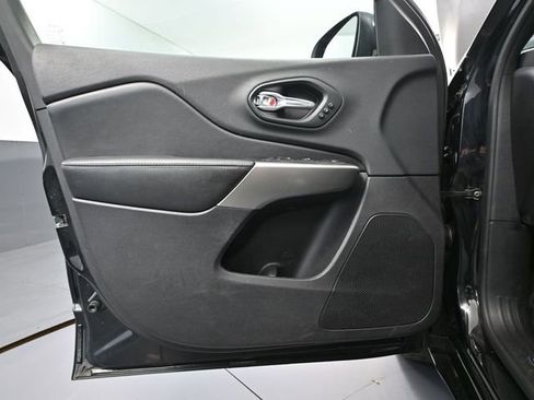 Used 2020 Jeep Cherokee High Altitude AWD/4WD image 18