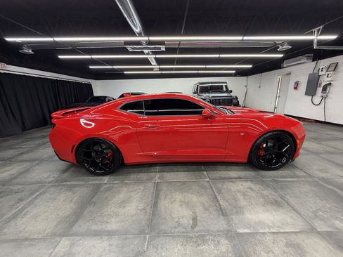 Used 2017 Chevrolet Camaro SS image 8