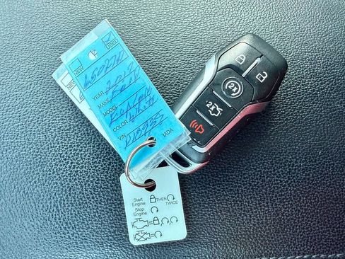 Used 2017 Ford Explorer XLT w/ Equipment Group 202A AWD/4WD image 29