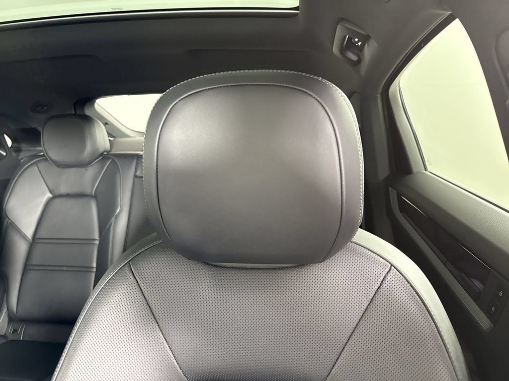 Certified 2024 Porsche Cayenne Coupe AWD/4WD image 40