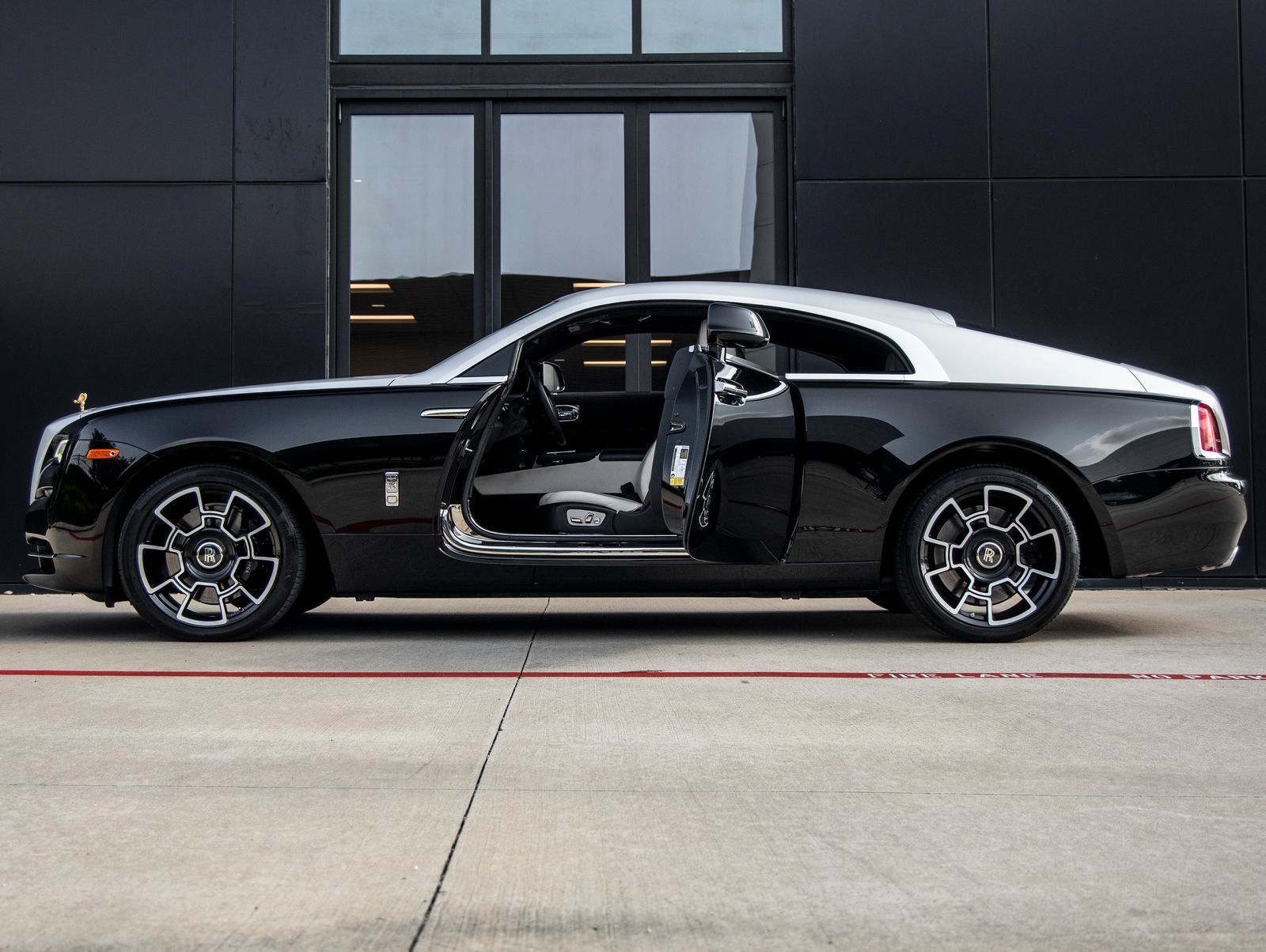 Used 2019 Rolls-Royce Wraith RWD image 11