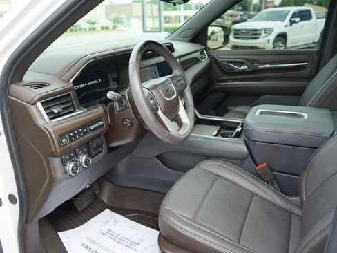 Used 2024 GMC Yukon XL Denali w/ Denali Reserve Package AWD/4WD image 10