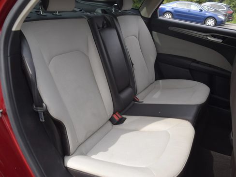 Used 2019 Ford Fusion SE w/ Equipment Group 151A FWD image 7