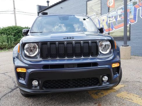 Used 2022 Jeep Renegade Altitude w/ Convenience Group AWD/4WD image 2