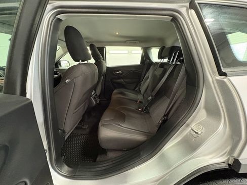 Used 2019 Jeep Cherokee Sport w/ Cold Weather Group image 24