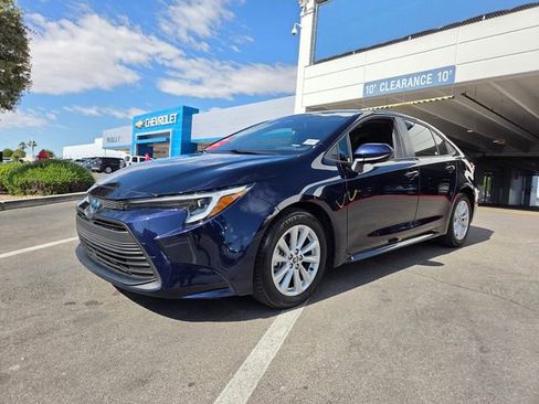 Used 2025 Toyota Corolla LE w/ LE Premium Package FWD image 2