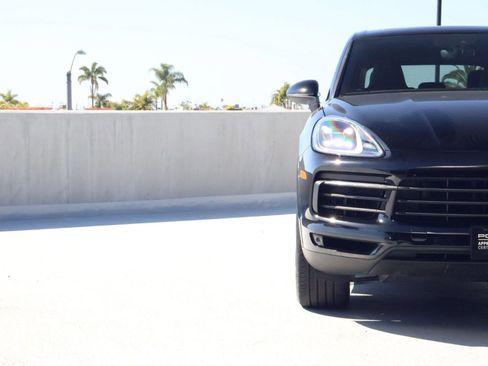 Certified 2022 Porsche Cayenne Platinum Edition image 12