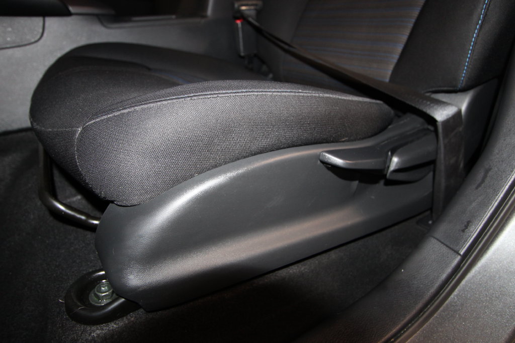 Used 2025 Nissan Leaf S FWD image 7
