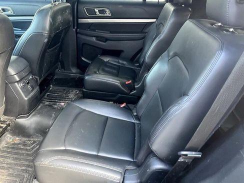 Used 2019 Ford Explorer XLT w/ Equipment Group 202A image 9