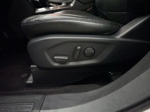 Used 2019 Ford Explorer XLT w/ Equipment Group 202A AWD/4WD image 32