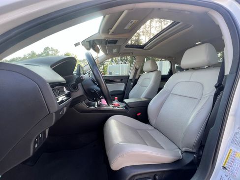 Used 2023 Honda Civic Touring image 5