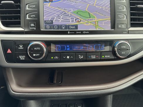 Certified 2019 Toyota Highlander Limited AWD/4WD image 21