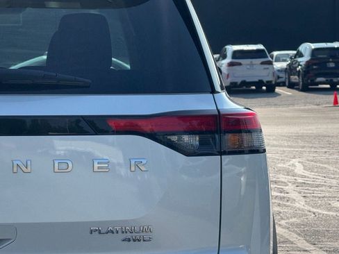 Used 2025 Nissan Pathfinder Platinum image 5