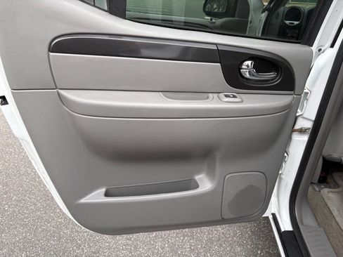 Used 2005 GMC Envoy XUV SLE image 26