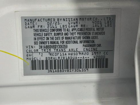 Used 2025 Nissan Sentra SR FWD image 12