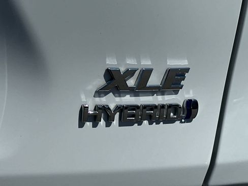 Used 2024 Toyota RAV4 XLE AWD/4WD image 32