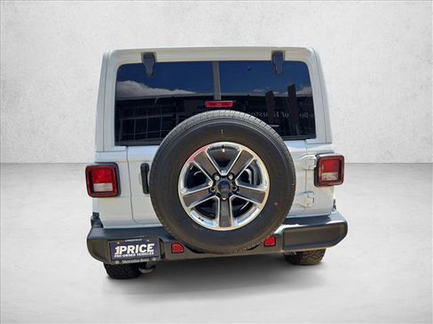 Used 2022 Jeep Wrangler Unlimited Sahara AWD/4WD image 5