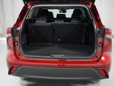 Certified 2025 Toyota Highlander XLE AWD/4WD image 37