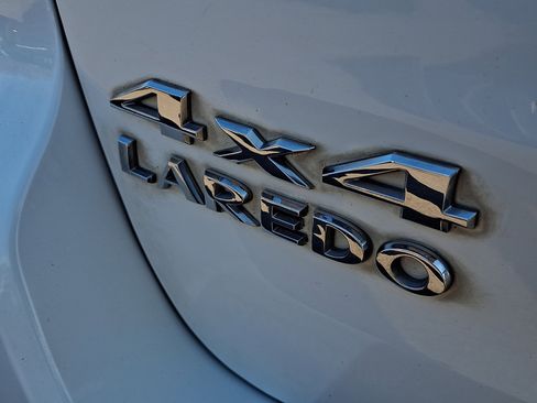 Used 2011 Jeep Grand Cherokee Laredo image 31