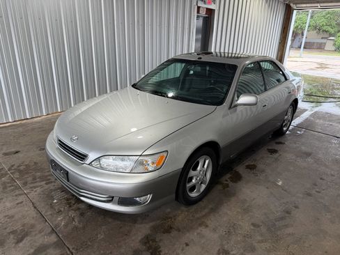 Used 2000 Lexus ES 330 FWD image 1