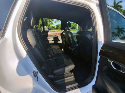 Used 2016 Volvo XC90 T6 Momentum w/ Momentum Plus Package AWD/4WD image 31
