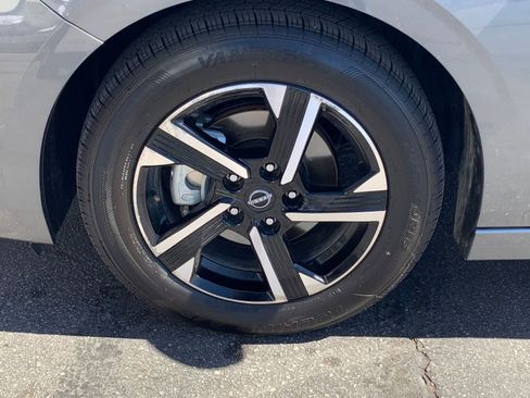 Used 2025 Nissan Sentra SV image 29