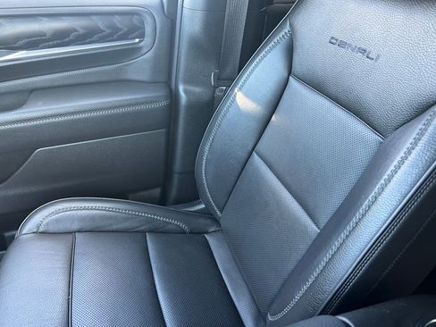 Used 2023 GMC Yukon XL Denali AWD/4WD image 37