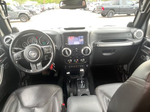 Used 2014 Jeep Wrangler Unlimited Rubicon w/ Connectivity Group AWD/4WD image 33