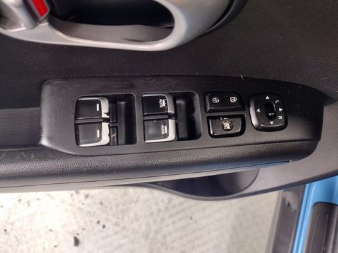 Used 2019 Kia Soul + FWD image 17
