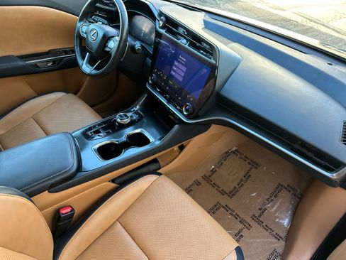 Used 2023 Lexus RZ 450e Premium image 17