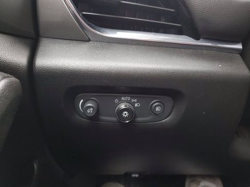 Used 2020 Chevrolet Traverse LT image 40