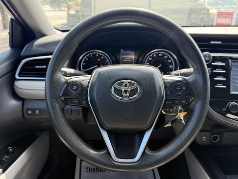 Used 2018 Toyota Camry LE FWD image 15