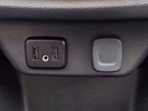 Used 2019 Chevrolet Traverse LT image 24