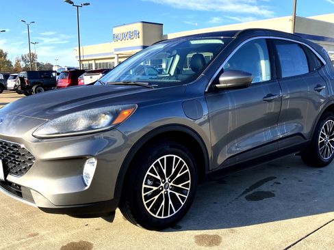 Certified 2022 Ford Escape SEL w/ Technology Package image 1