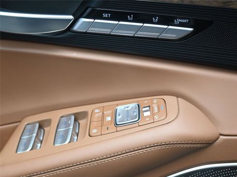 Used 2021 Genesis G90 3.3T Premium image 24