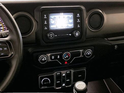 Used 2018 Jeep Wrangler Unlimited Sport S AWD/4WD image 9