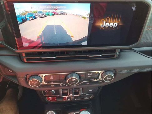 Used 2025 Jeep Wrangler Unlimited Rubicon image 13