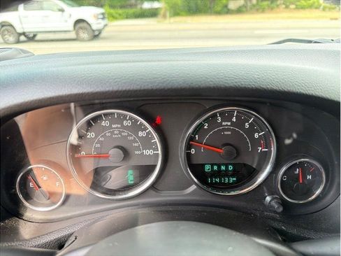 Used 2015 Jeep Wrangler Unlimited Sahara w/ Dual Top Group AWD/4WD image 15