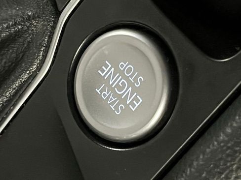 Certified 2022 Volkswagen Atlas Cross Sport SE image 16