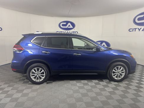 Used 2020 Nissan Rogue SV AWD/4WD image 2