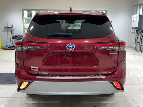 Used 2021 Toyota Highlander Platinum image 11