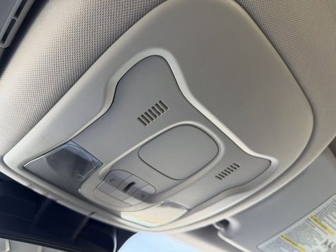 Used 2019 Jeep Renegade Latitude image 25